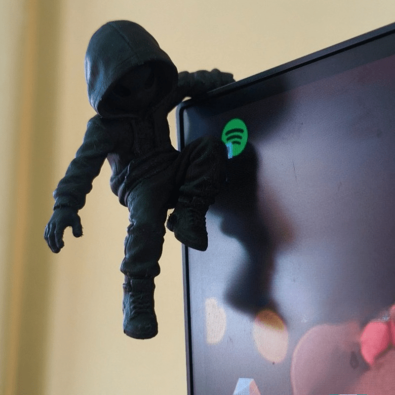Climb Hoodie Alien Mini Statue - огляд і ціна Retro Gaming Desk
